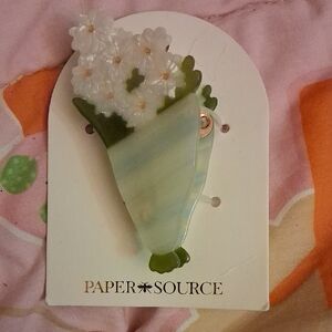 Paper Source Elegant Flower Hair Clip